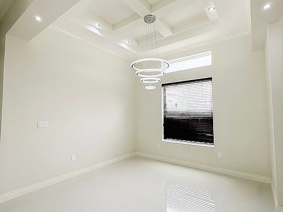 5th image of 5422 Lovers Ln