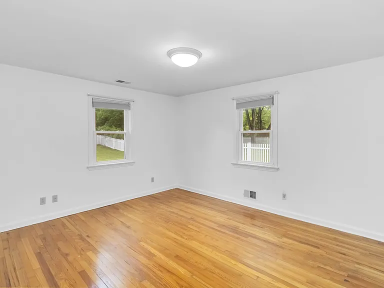 7 Evelyn Rd — Photo 13
