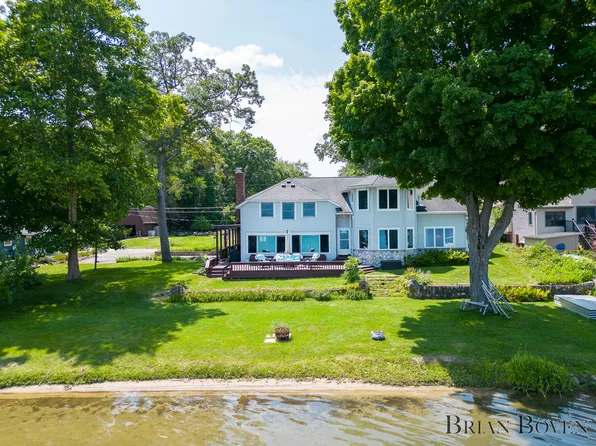 6970 Kitson Dr NE, Rockford, MI 49341