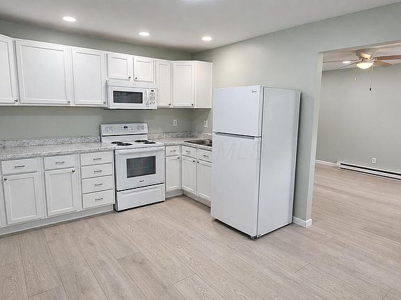 5th image of 479 Grant St