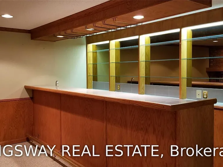 465 Maple Grove Dr — Photo 17