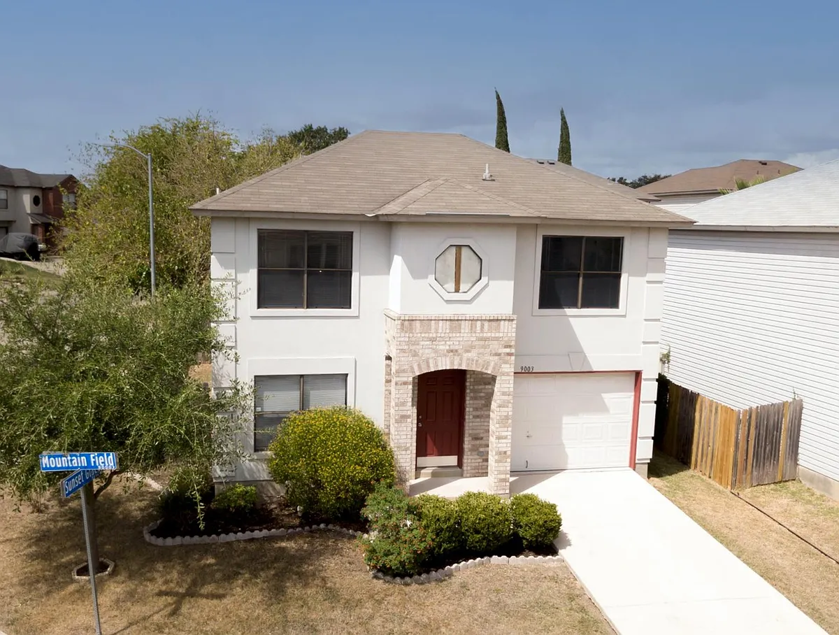 Front view. Corner lot. - 9003 Mountain Field Dr