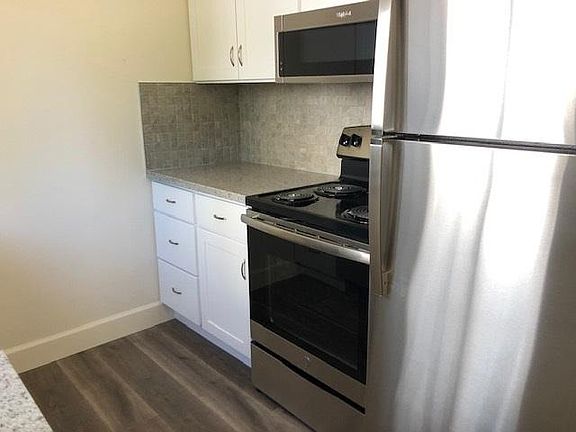 4th image of 123 Carlton Ave #1