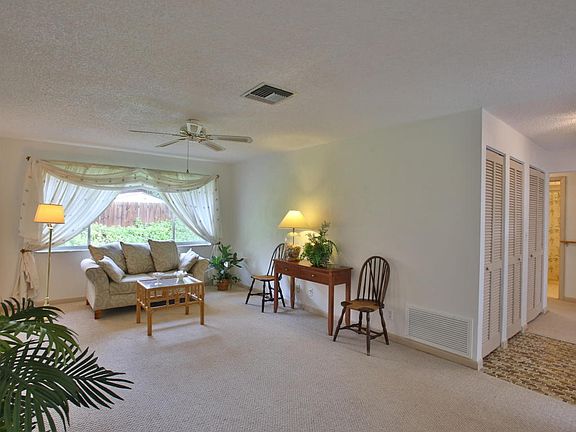 5th image of 205 N Brighton Dr