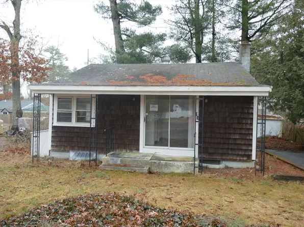 23 Cedar Dr, Carver, MA 02330