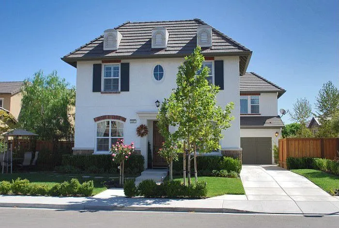 2267 Genoa St photo 1