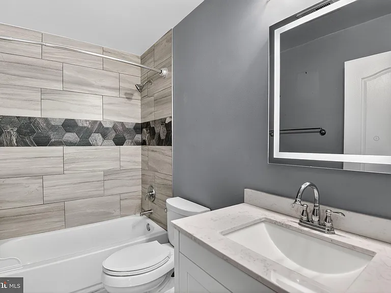4315 Castletower Ct — Photo 17