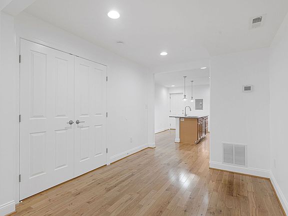 4th image of 118 S Ellwood Ave #1