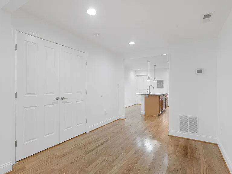 118 S Ellwood Ave #1 — Photo 4