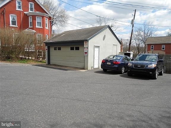 3rd image of 135 N Main St
