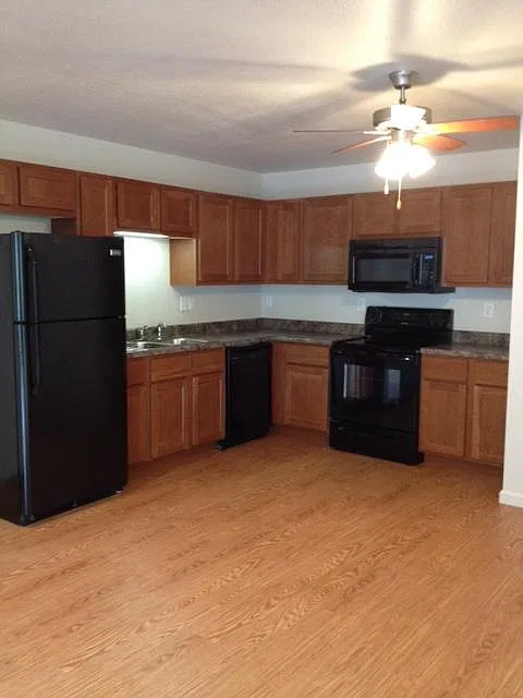 3 bed, 1.5 bath, 1450 sqft, $1,650 — Photo 3