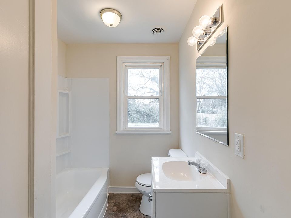 1st image of 3903 W Chatham Dr