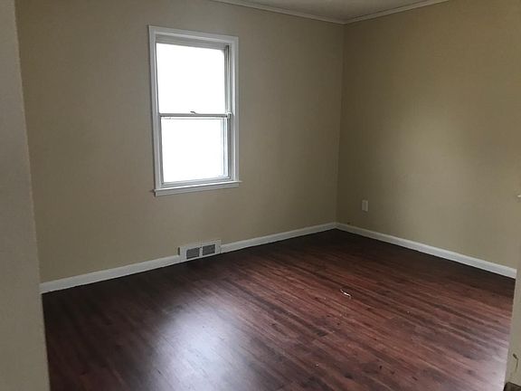 5th image of 10450 Corning Ave