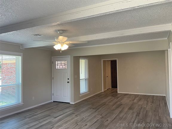 3rd image of 7412 S Elm Ave