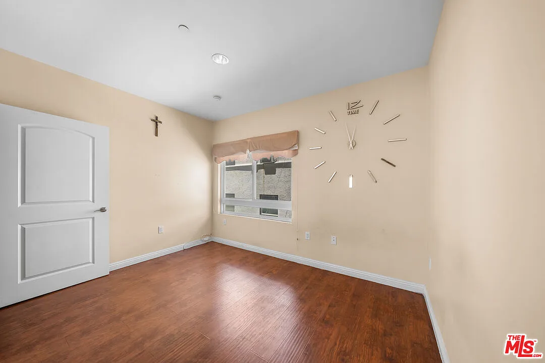 2 bed, 2.0 bath, 1010 sqft, $3,000 — Photo 4
