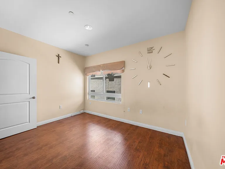980 S Oxford Ave #202 — Photo 4