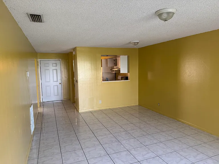 2511 NW 56th Ave #111 — Photo 8