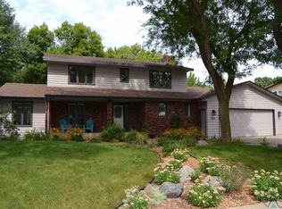 504 E Autumn Ln, Sioux Falls, SD 57105