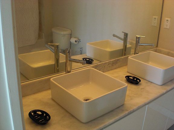 4th image of 601 NE 36th St APT 1811