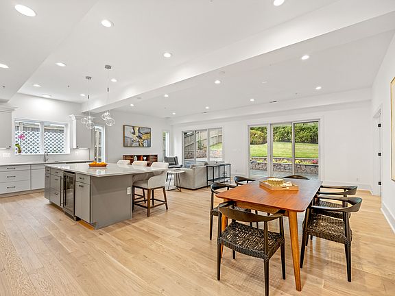 4th image of 8609 Woodbrook Ln