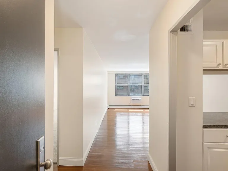 Kent Farm Apartment Homes — Photo 8