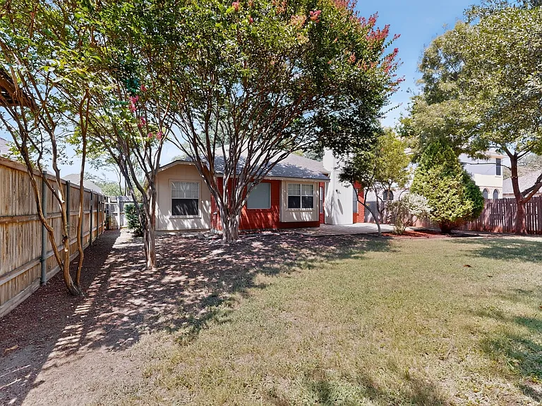 2312 London Dr — Photo 29
