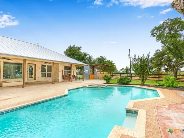 1390 Jakes Colony Rd, Seguin, TX 78155