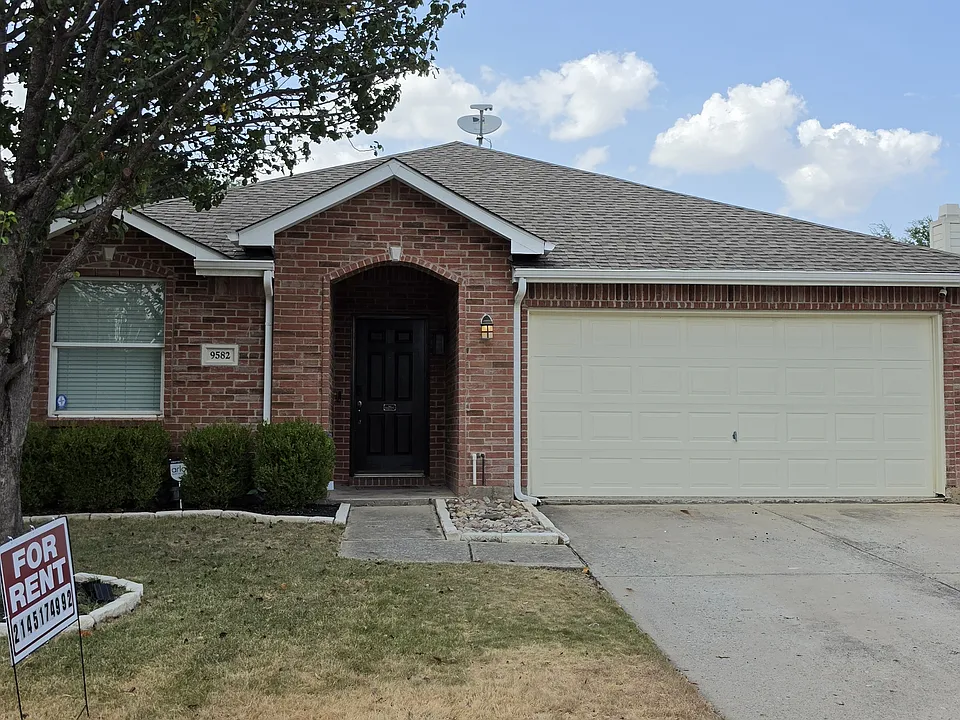 9582 Rosedale Dr