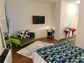 Rented by R New York