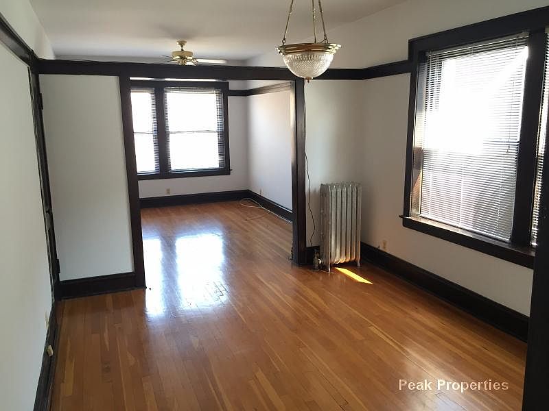 1st image of 1455 W Cornelia Ave