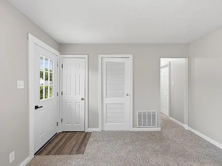 2903 Roslyn Dr — Photo 4