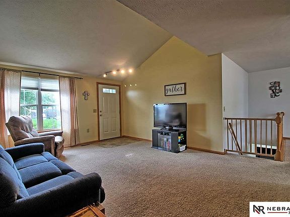 3rd image of 4411 W Huntington Ave