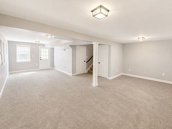 4th image of 1601 Lynn Way