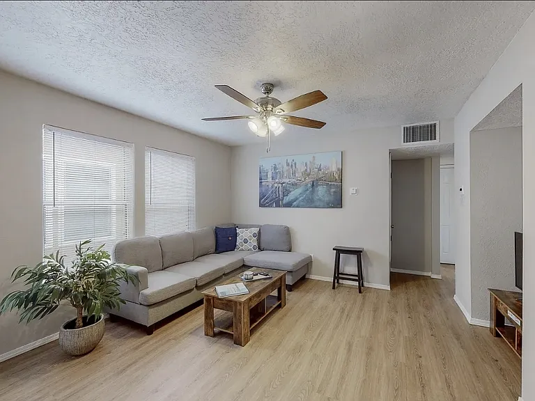 1406 Pennsylvania St NE #4 — Photo 26