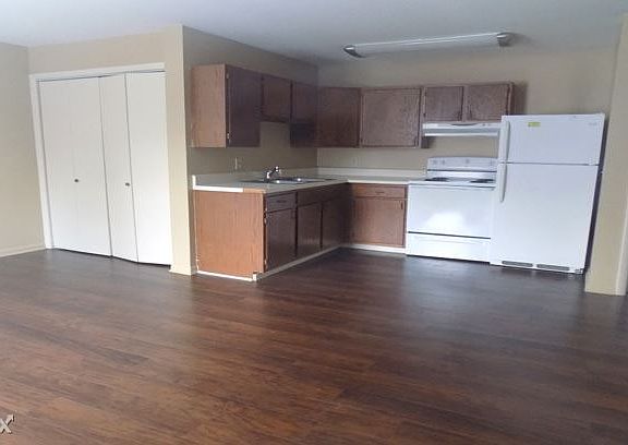 Kitchen to Dining Area