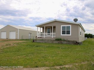 12901 Longview Dr, Watford City, ND 58835