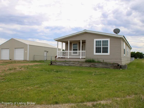 12901 Longview Dr, Watford City, ND 58835
