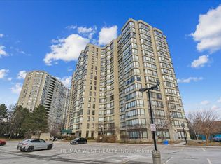 26 Hanover Rd #905, Brampton, ON L6S4T2