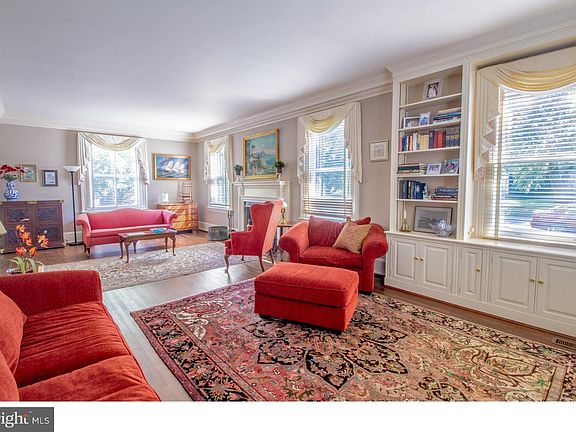4th image of 1903 Riverview Ave