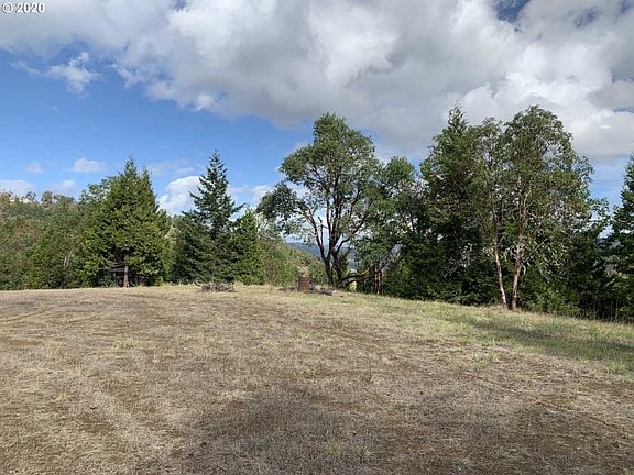 2nd image of 185 Vanessa Way