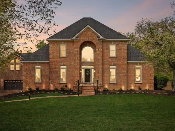 1018 Heritage Woods Dr, Hendersonville, TN 37075