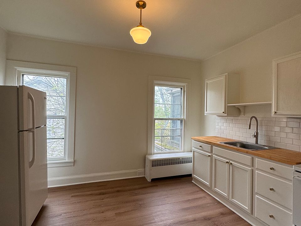 1st image of 13 S Franklin St #2