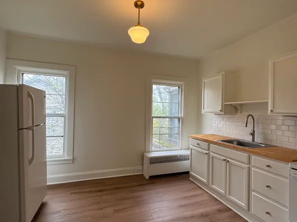 13 S Franklin St, Athens, NY