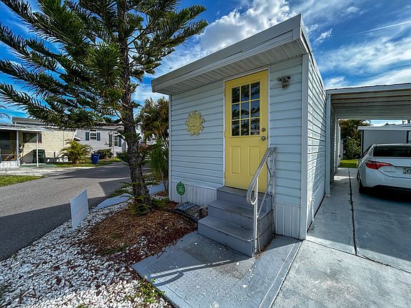 2nd image of 3223 N Lockwood Ridge Rd #104A