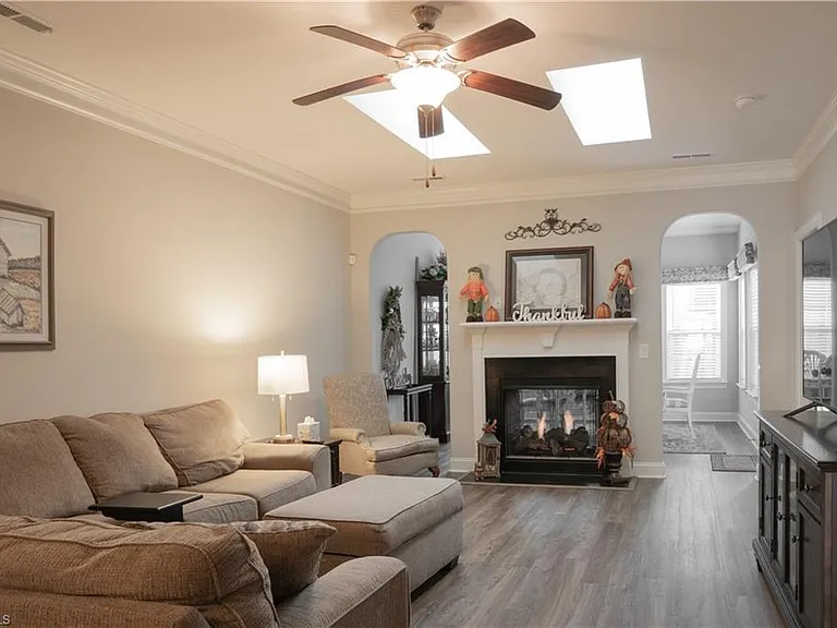 2941 York Place Dr — Photo 3