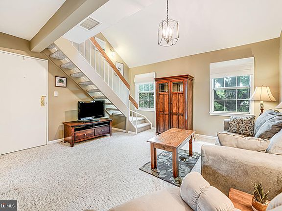 5th image of 517 Bashford Ln APT 5