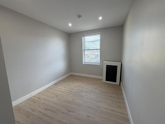 3rd image of 3716 Kennedy Blvd #44E