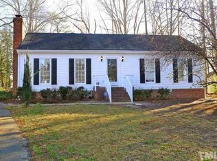 101 Farmingdale Rd, Fuquay Varina, NC 27526