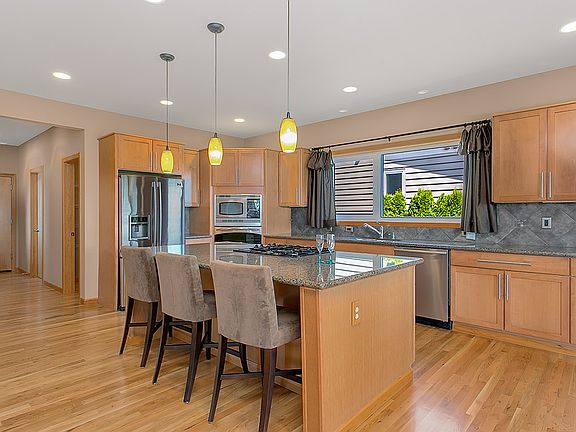 3rd image of 10706 177th Avenue Ct E