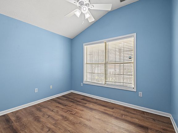 4th image of 224 White Oak Trce